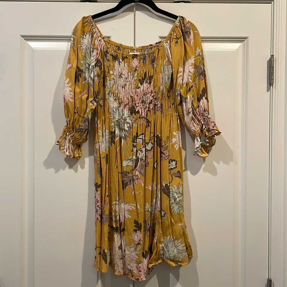 NWOT H&M off the shoulder smocked dress - Small
